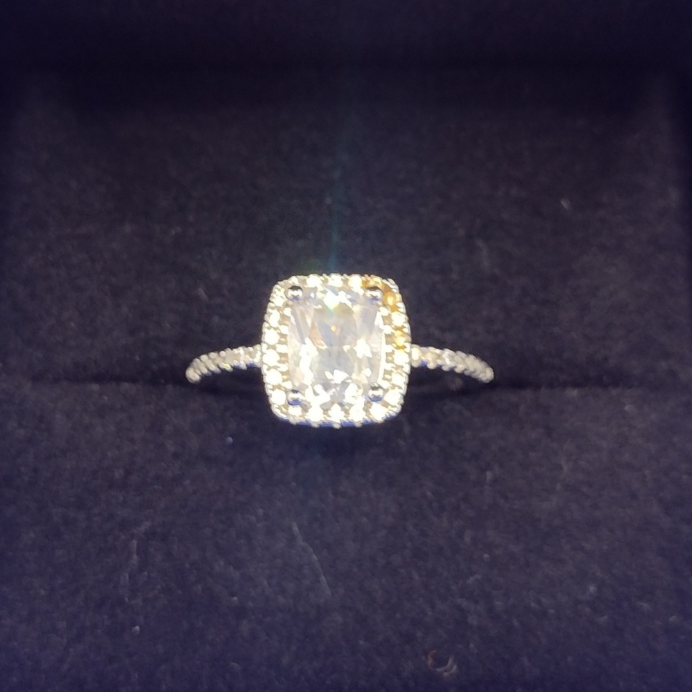 Diamond solitaire look engagement ring 925 silver
